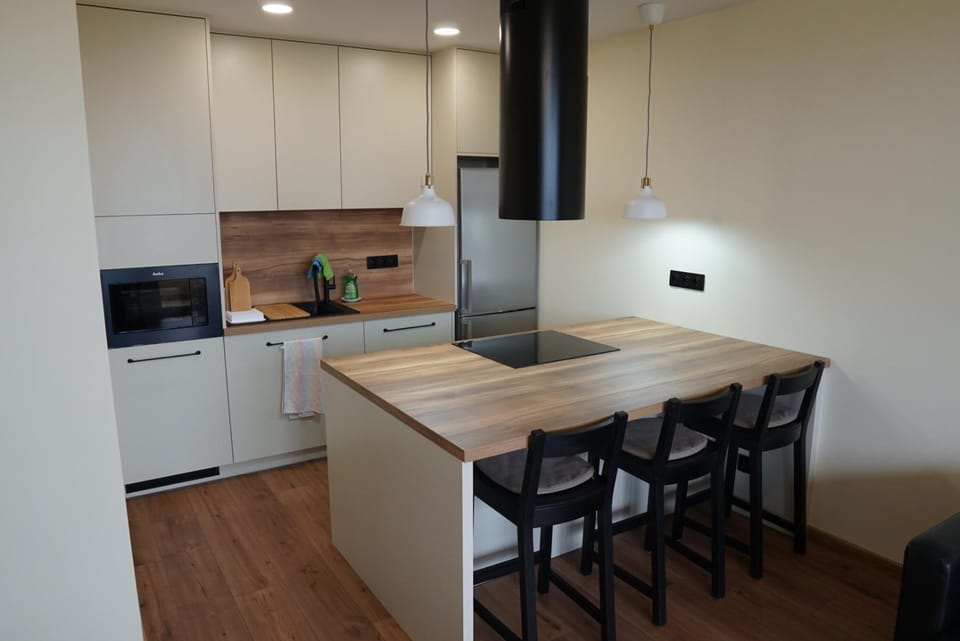 Kitchen or kitchenette, dishwasher, microwave, stove