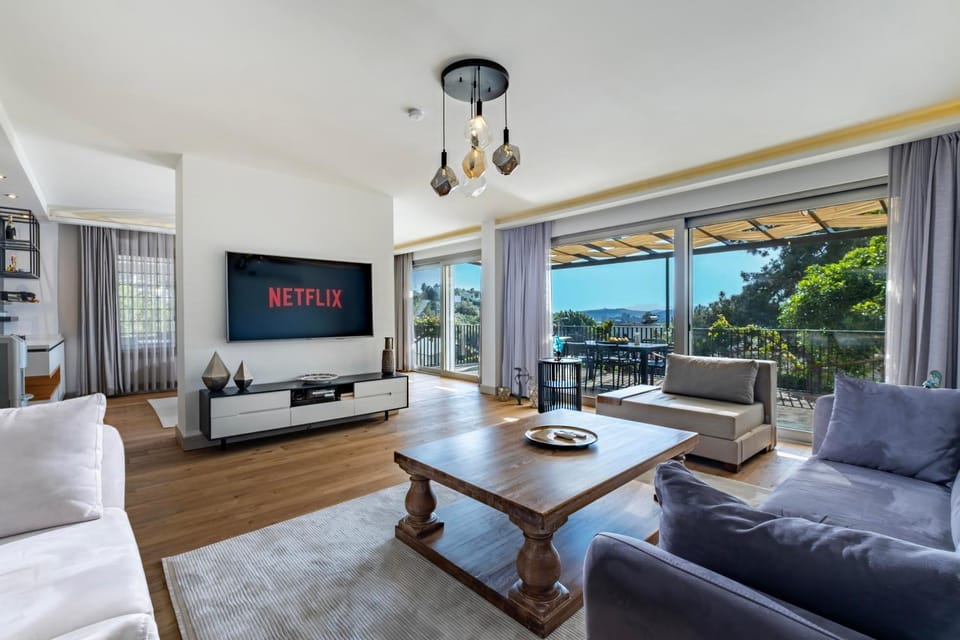 Communal lounge/ TV room, TV and multimedia, Living room, Seating area