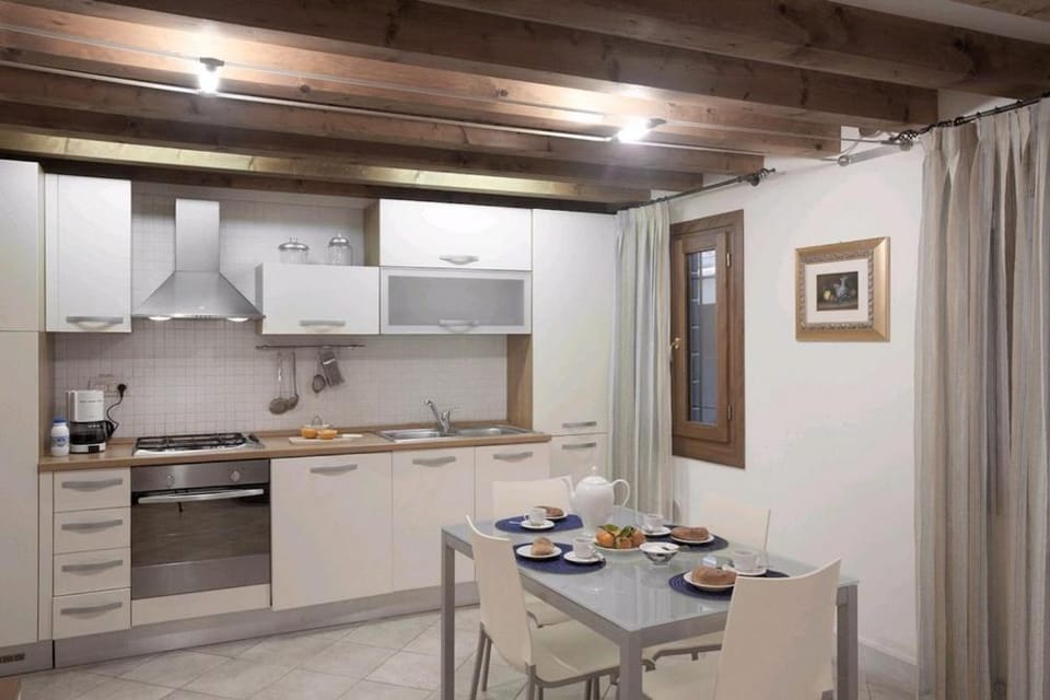 Dining area, kitchen
