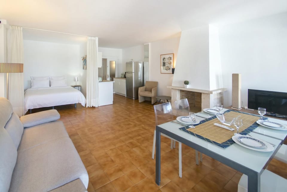 Bed, Kitchen or kitchenette, Photo of the whole room
