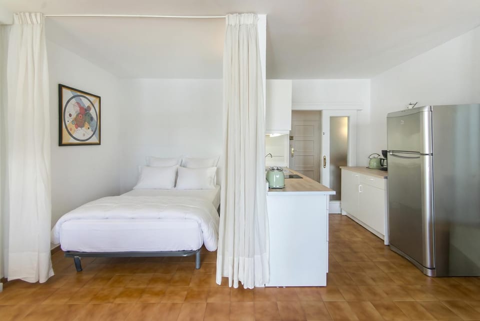 Bed, Kitchen or kitchenette, Photo of the whole room