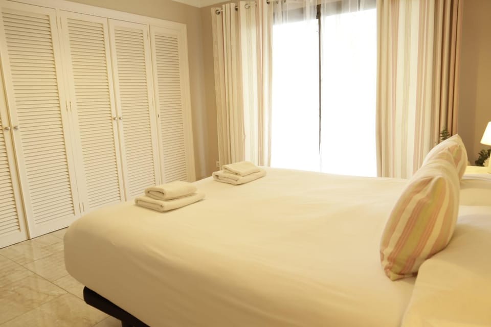 Marbella Center Seafront 3 BR by Houselogy Apartment in Marbella
