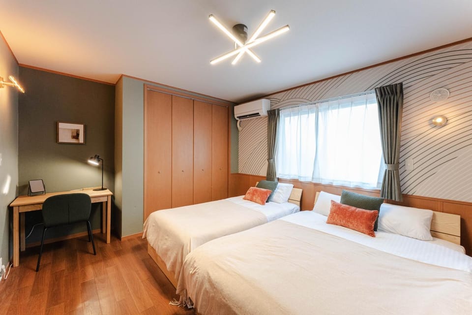Bed, Bedroom, air conditioner