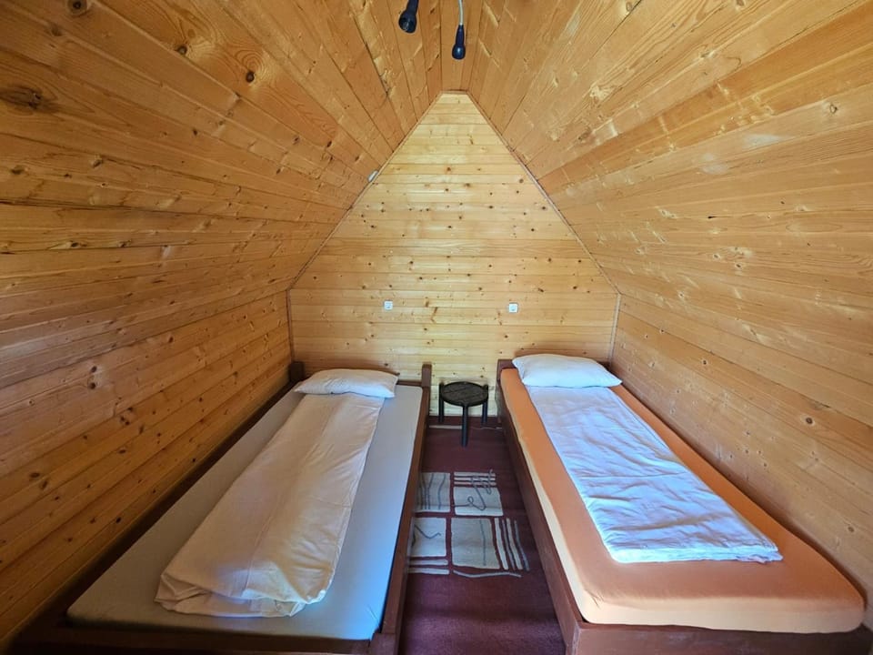 BORA- Popas Turistic casute de vacanta Nature lodge in Timiș County