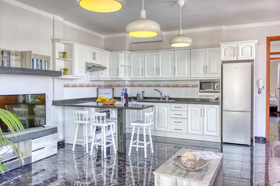 Kitchen or kitchenette, Dining area, oven, stove
