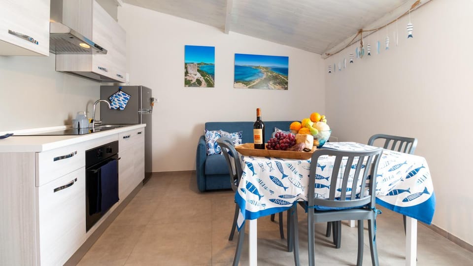 Dining area, kitchen