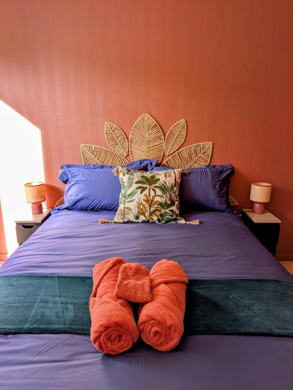 Bed, Bedroom, towels