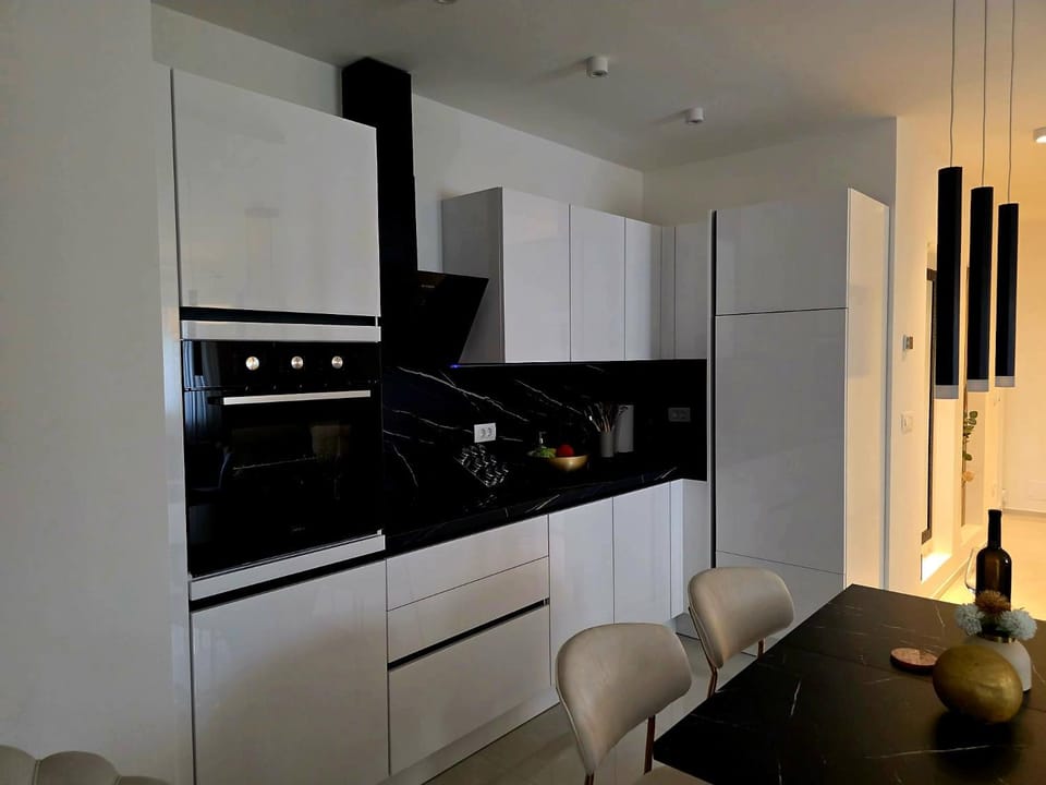 Kitchen or kitchenette, Dining area, dishwasher, oven, stove
