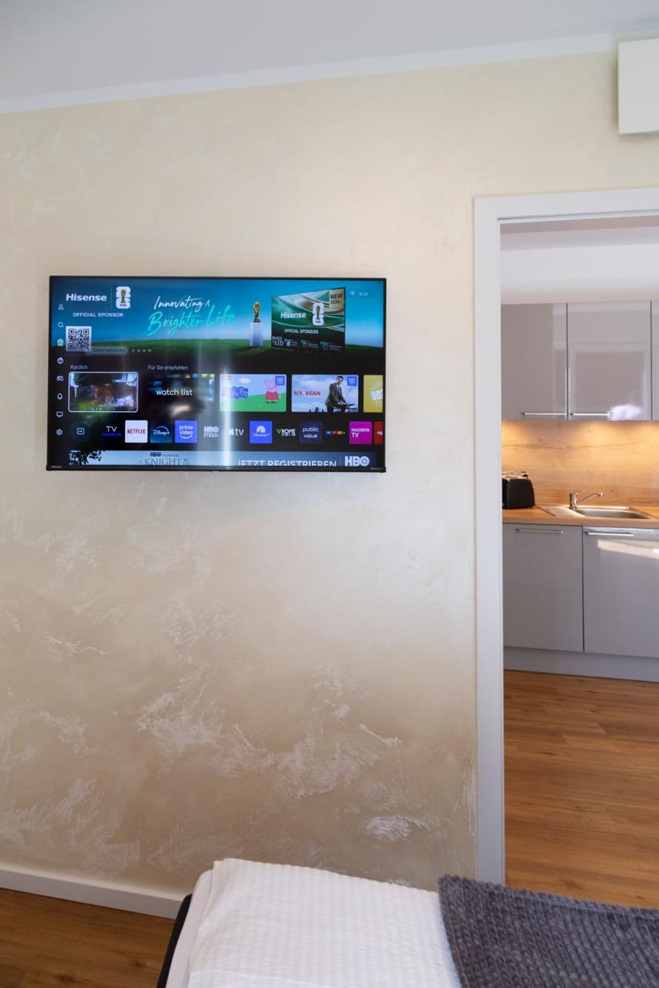 Bed, TV and multimedia, Bedroom