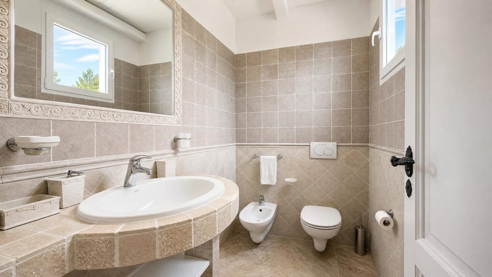 Bathroom, Living room