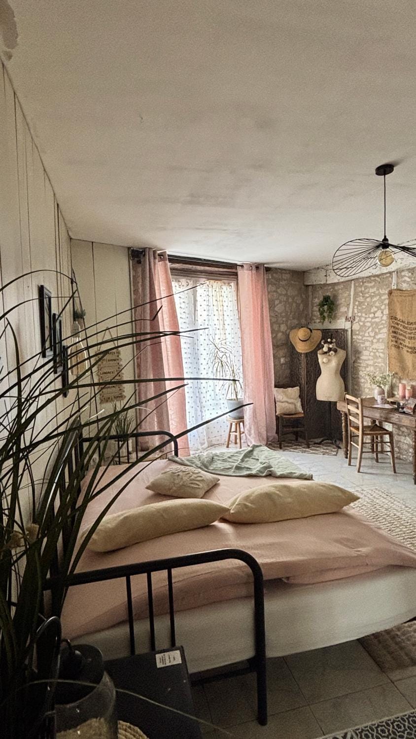 Charmant studio Alchimie Apartment in Souillac