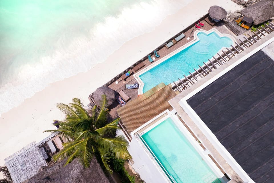 Pool view, Swimming pool, sunbed