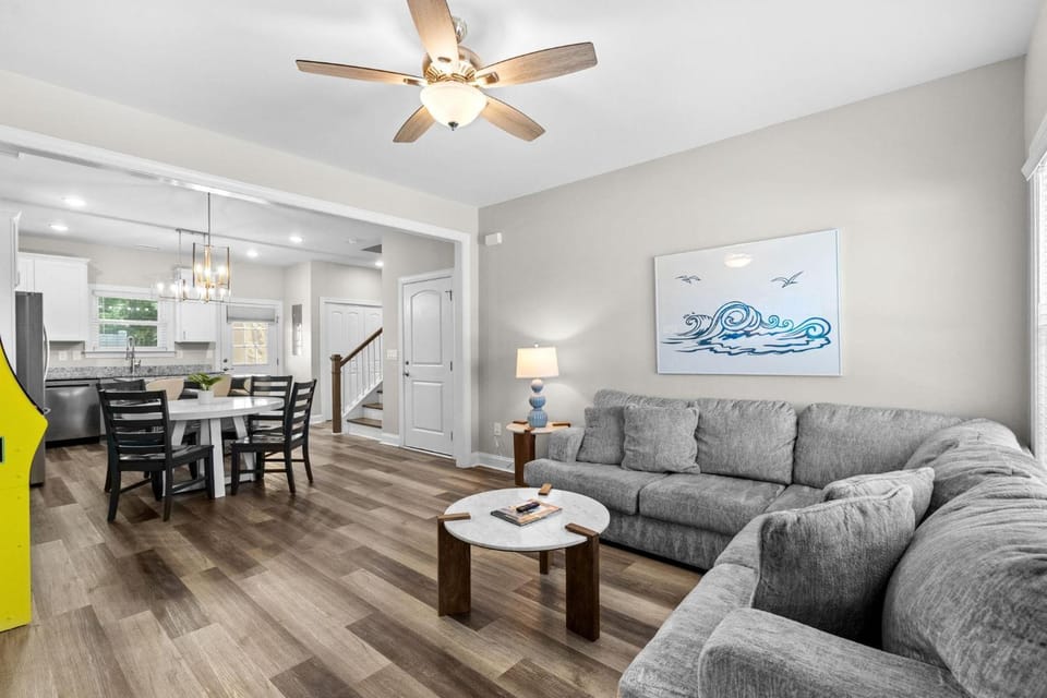 Pier View-Sleeps 10-Pets-Walk to Beach House in Myrtle Beach
