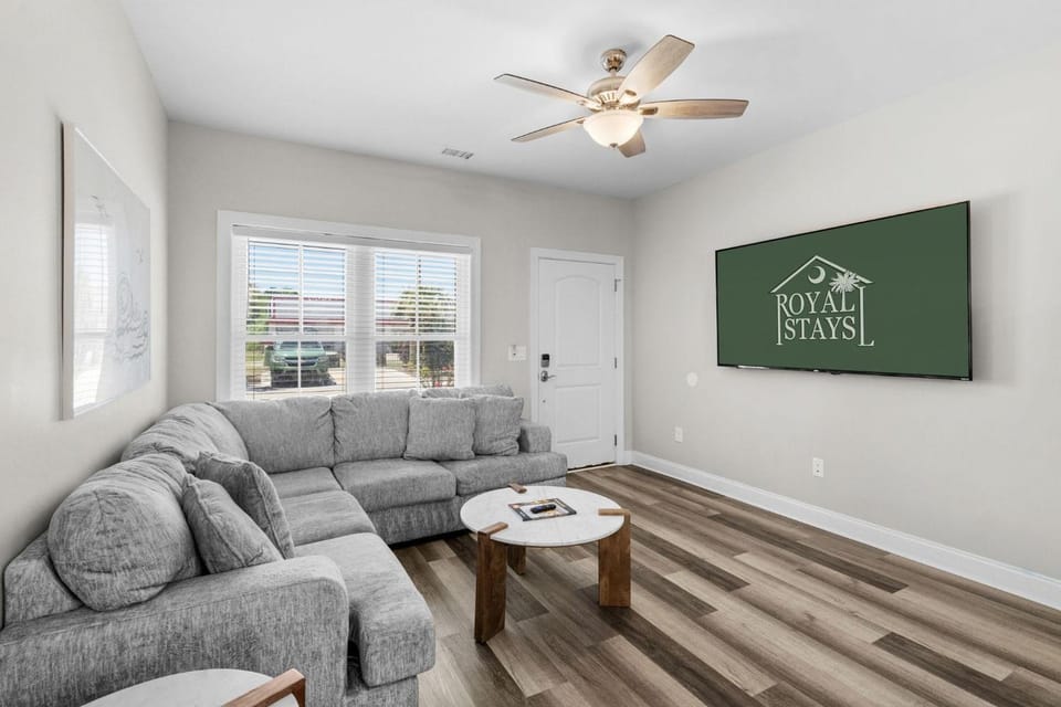 Pier View-Sleeps 10-Pets-Walk to Beach House in Myrtle Beach