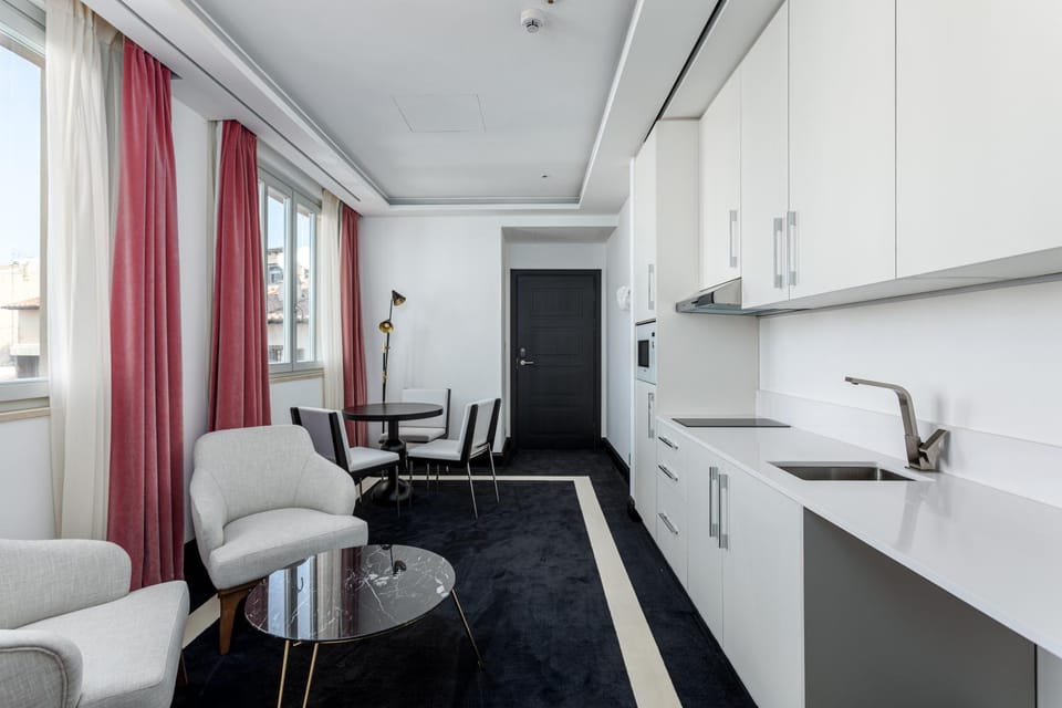 Kitchen or kitchenette, Kitchen or kitchenette, Internal: Not applicable to any particular room
