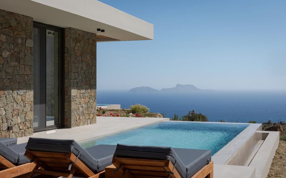 Patio, Day, Sea view, Swimming pool, sunbed