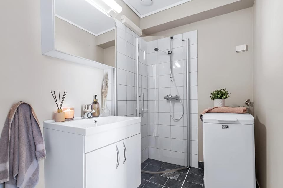 Shower, Bathroom, towels