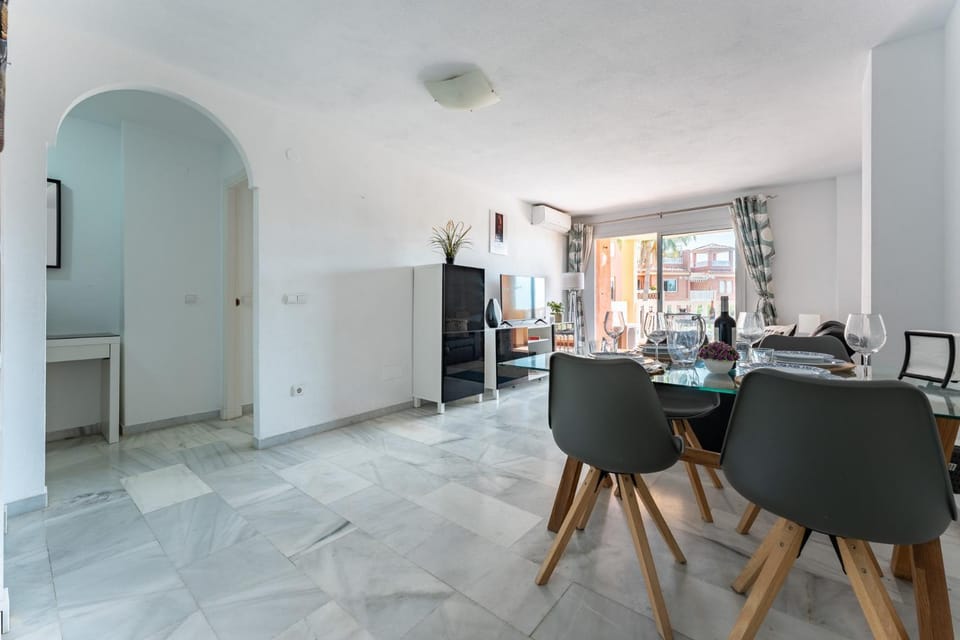 TV and multimedia, Living room, Dining area, air conditioner