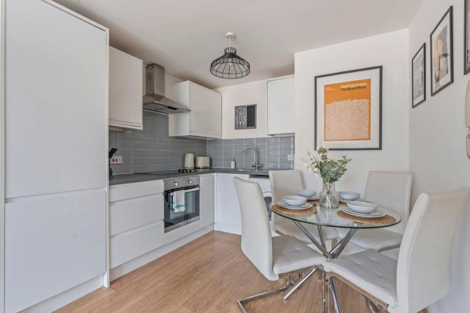 Snow Hill Stay - 2 BR - Free Parking - Sleeps 4 Apartment in Birmingham