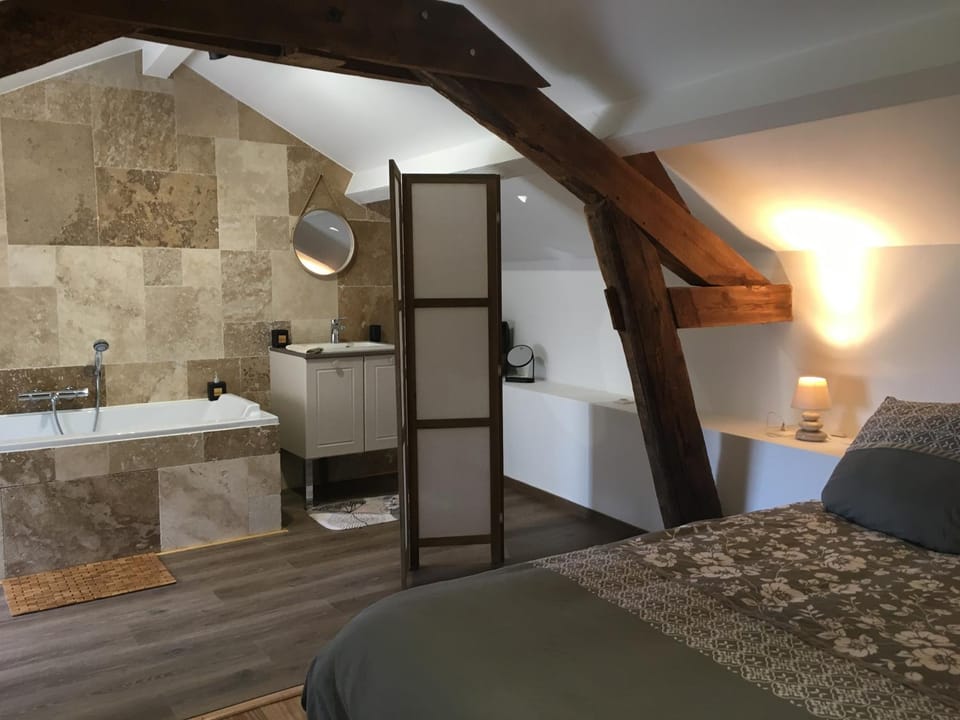 Bathroom, Photo of the whole room