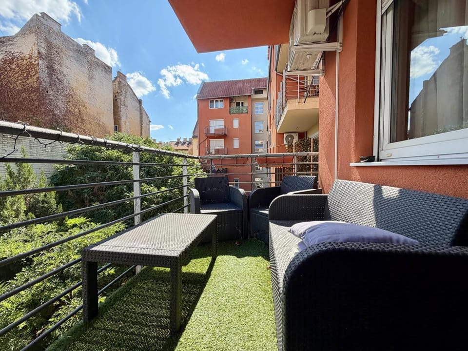 Aurora Stay - 2 Bedroom Apartment with Terrace in Central Budapest Apartment in Budapest