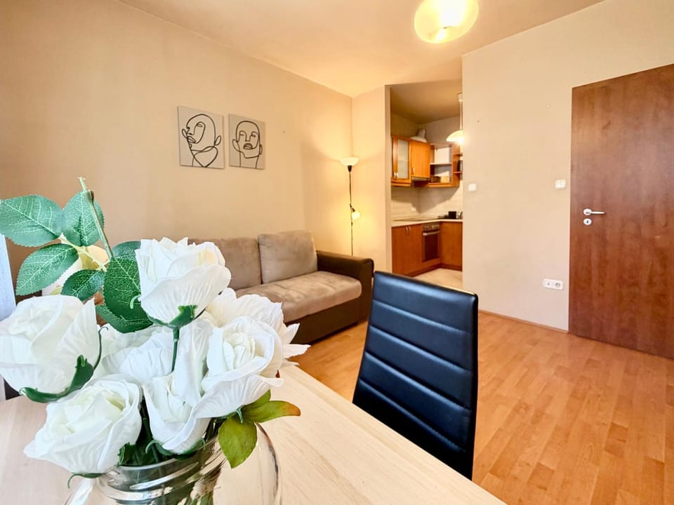 Aurora Stay - 2 Bedroom Apartment with Terrace in Central Budapest Apartment in Budapest