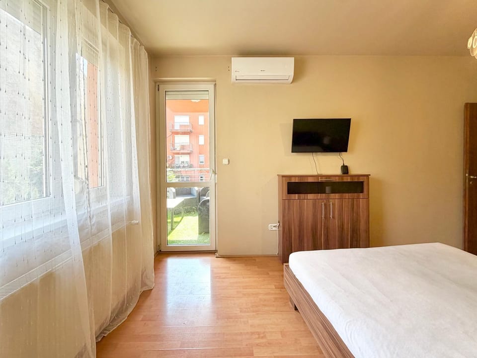 Aurora Stay - 2 Bedroom Apartment with Terrace in Central Budapest Apartment in Budapest