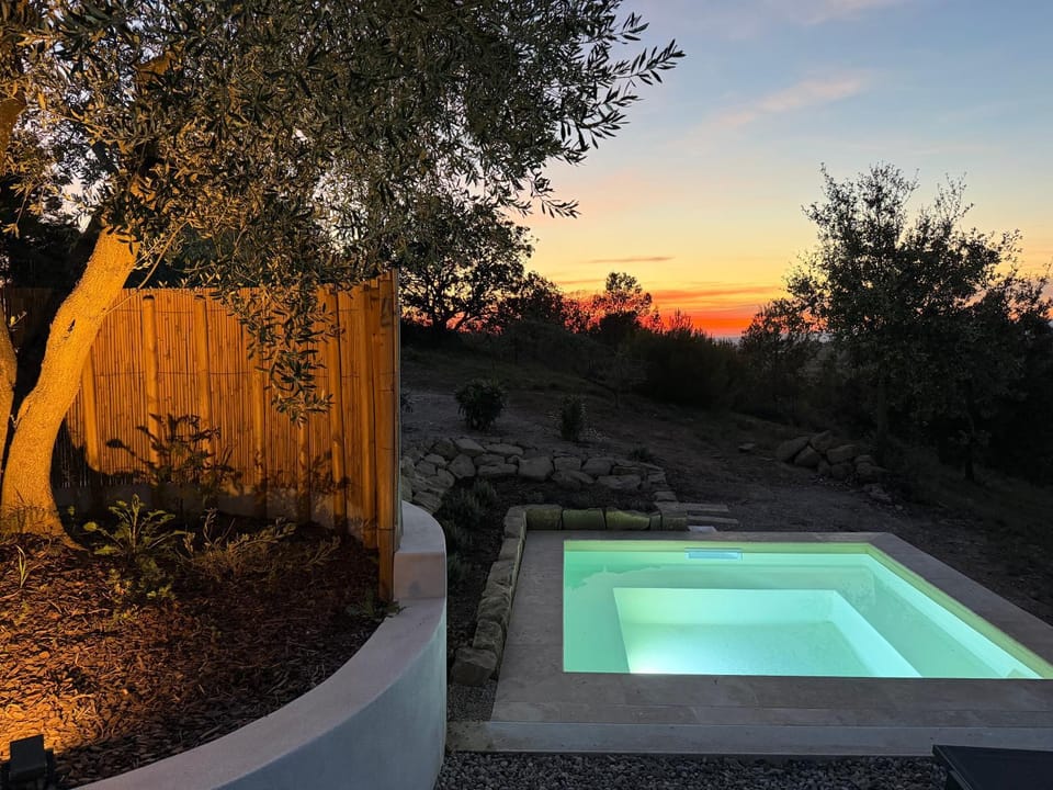 Studio Romantique Villa in Occitanie