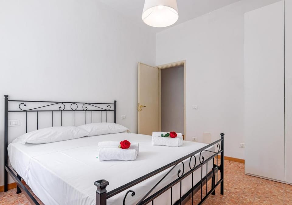 brd 41 5- Affordable 3-Room 2-Bathroom Lift Ponte Vecchio Apartment in Florence