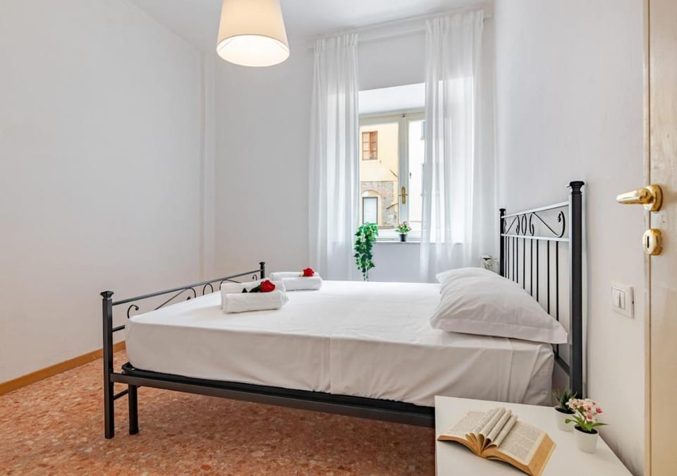 brd 41 5- Affordable 3-Room 2-Bathroom Lift Ponte Vecchio Apartment in Florence