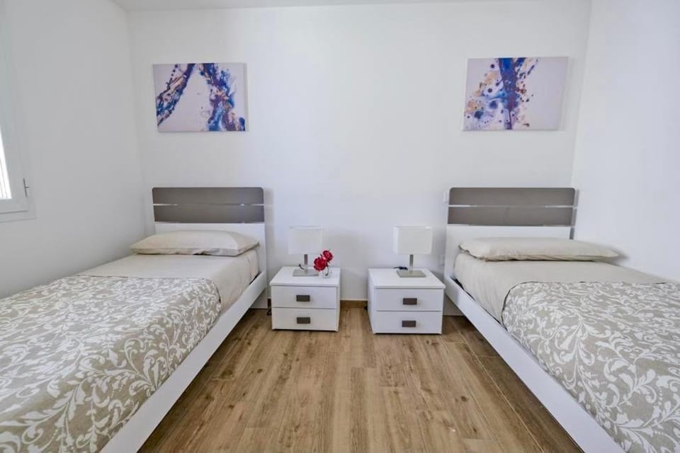 Bedroom, locker