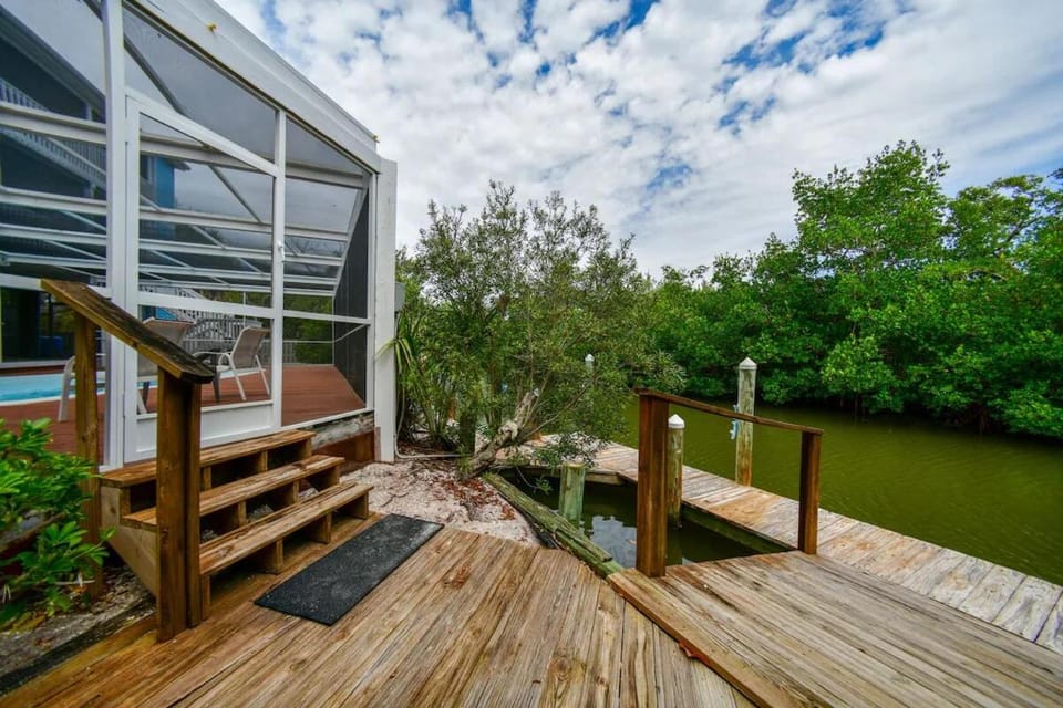 Twin Dolphins Pool, Docks, Elevator, Golf Cart House in North Captiva Island