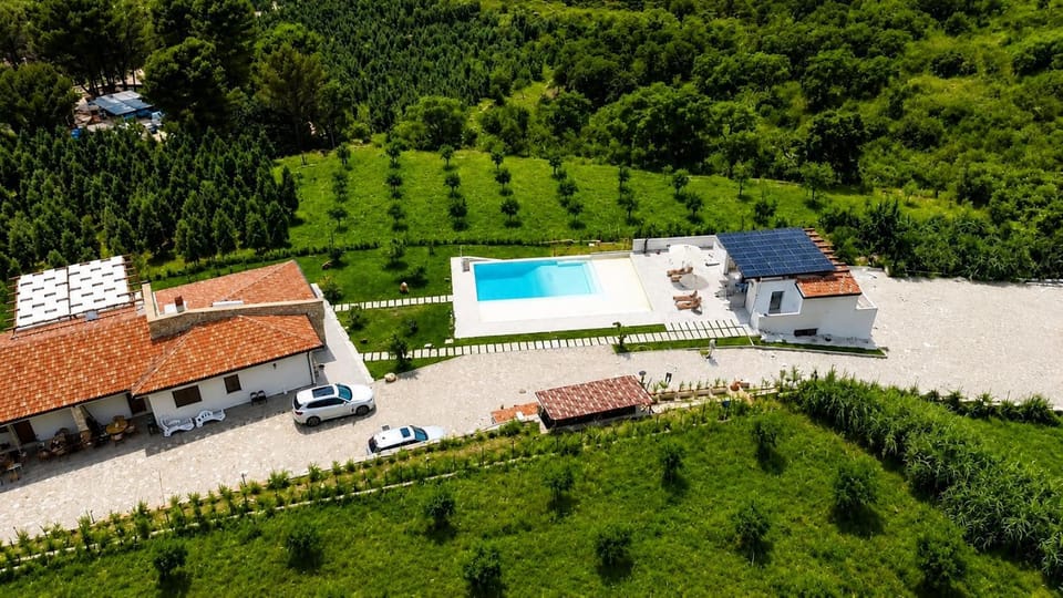 Natural landscape, Bird's eye view, Garden view, Pool view, Swimming pool, Parking