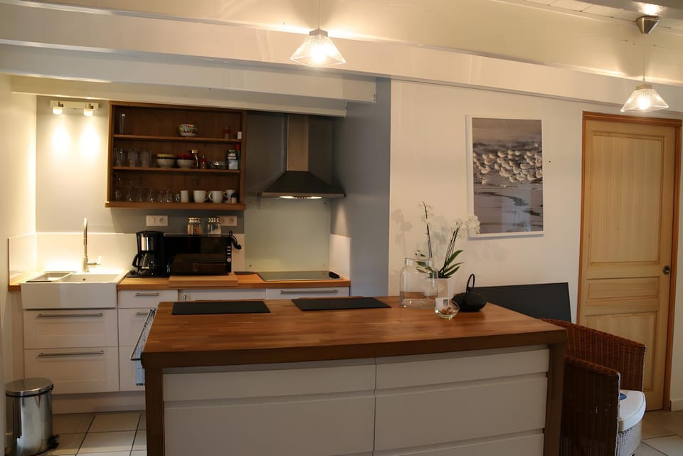Kitchen or kitchenette, Living room