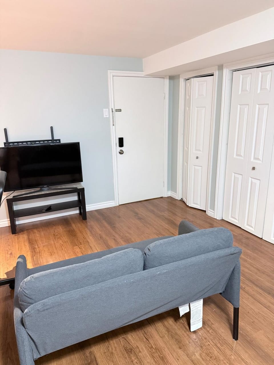 Communal lounge/ TV room, TV and multimedia, Living room, Seating area, Evening entertainment
