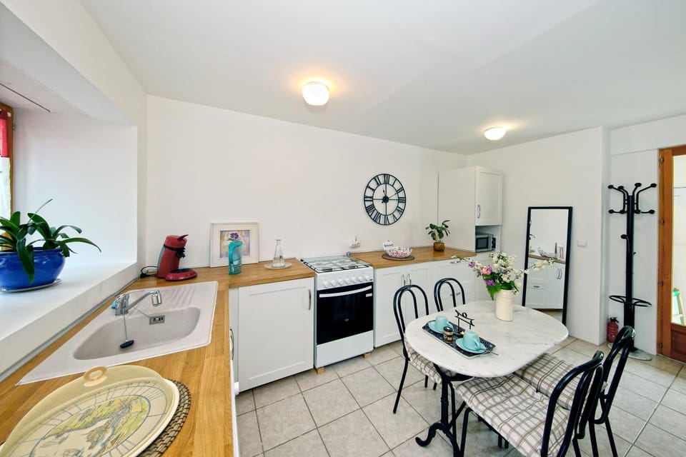 Property building, Kitchen or kitchenette, Living room