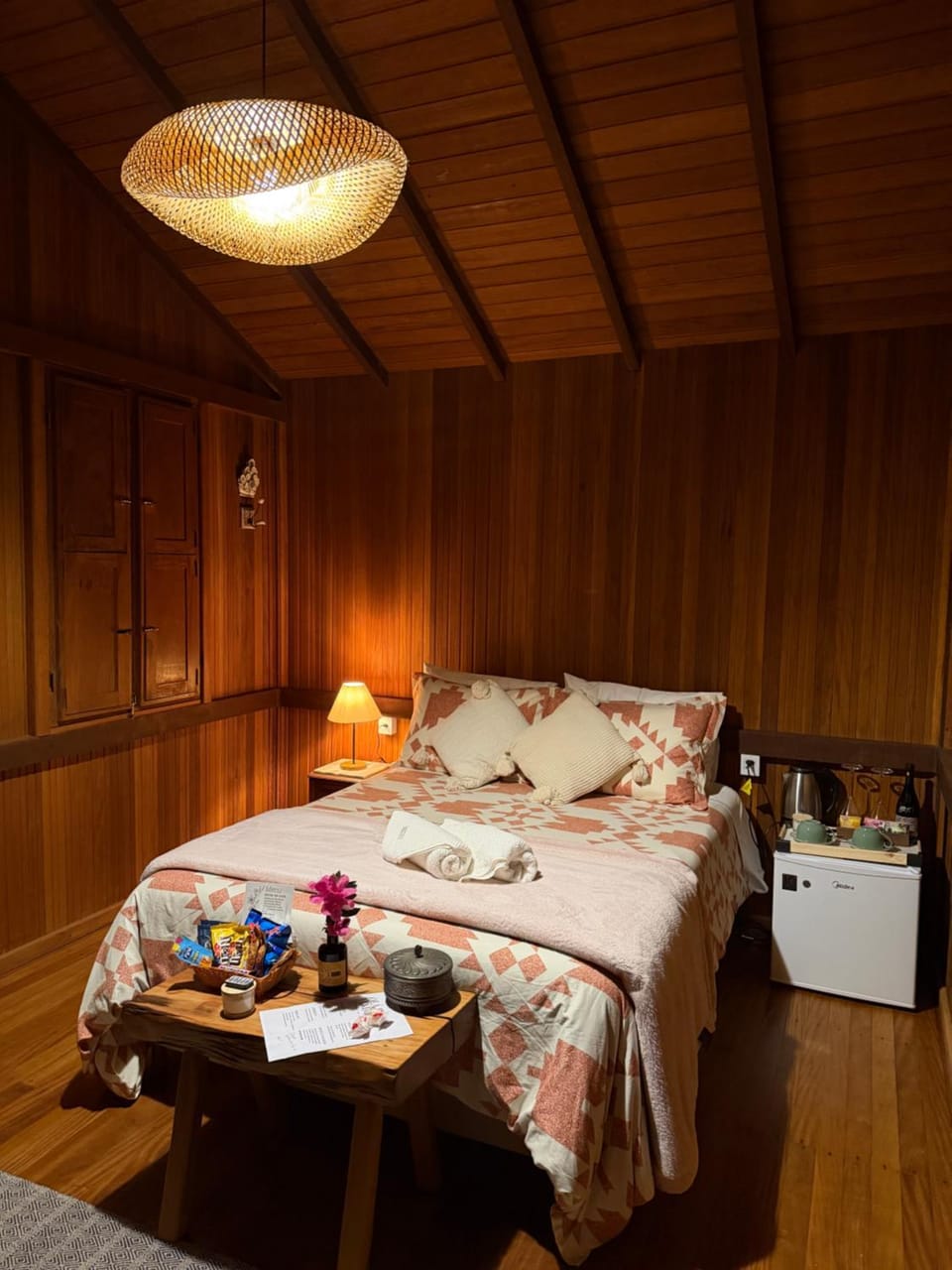 Bed, Photo of the whole room, minibar
