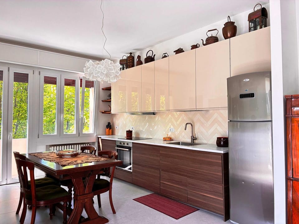 Kitchen or kitchenette, Dining area, oven, stove