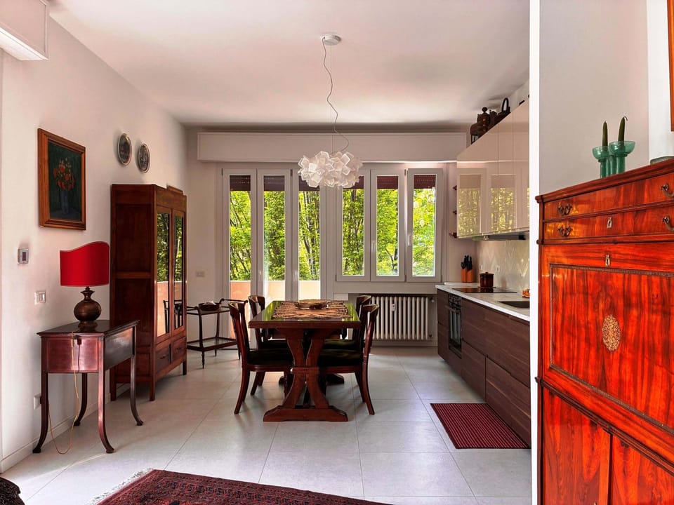 Kitchen or kitchenette, Living room, Seating area, Dining area