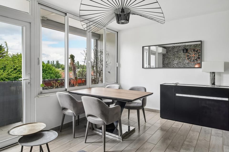 Property building, Kitchen or kitchenette, Living room, Dining area