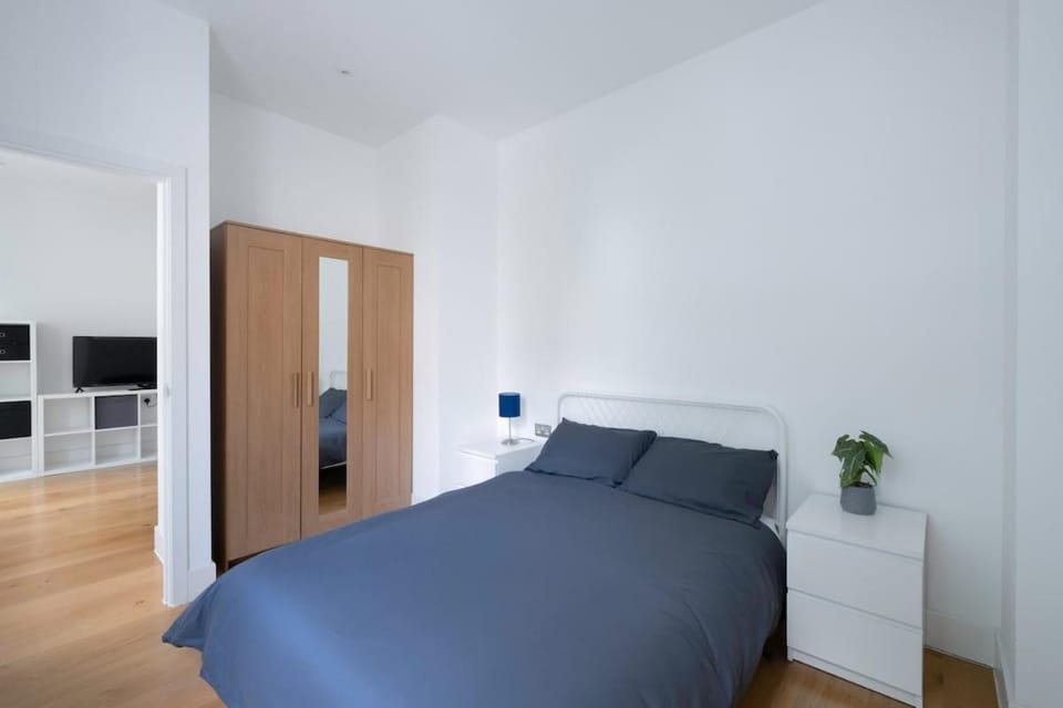 1 Bedroom Flat By Mills Stays Vacation Rental Croydon Fast WiFi & Excellent Transport Links Apartment in Croydon