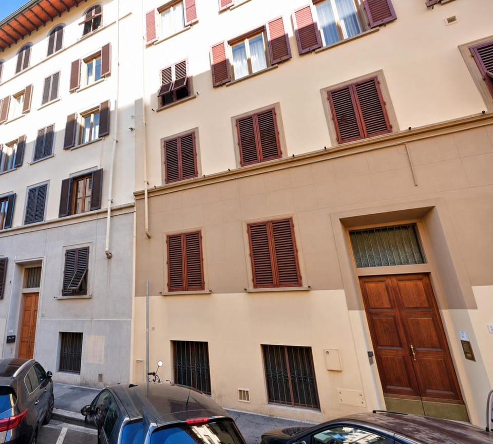 Property building, Facade/entrance, Off site