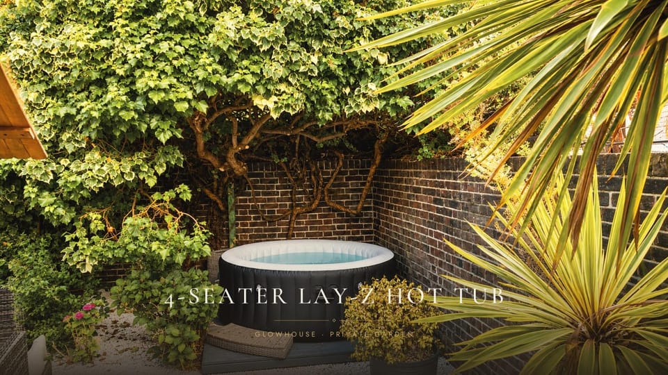 Peaceful 3BR Escape Hot Tub & Large Garden Apartment in London