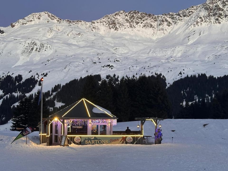 Nearby landmark, Natural landscape, Winter, Lounge or bar, Area and facilities