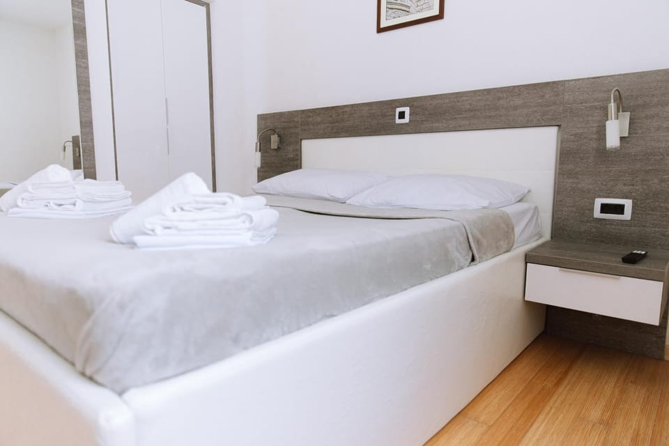 Bed, Bedroom, wardrobe, air conditioner