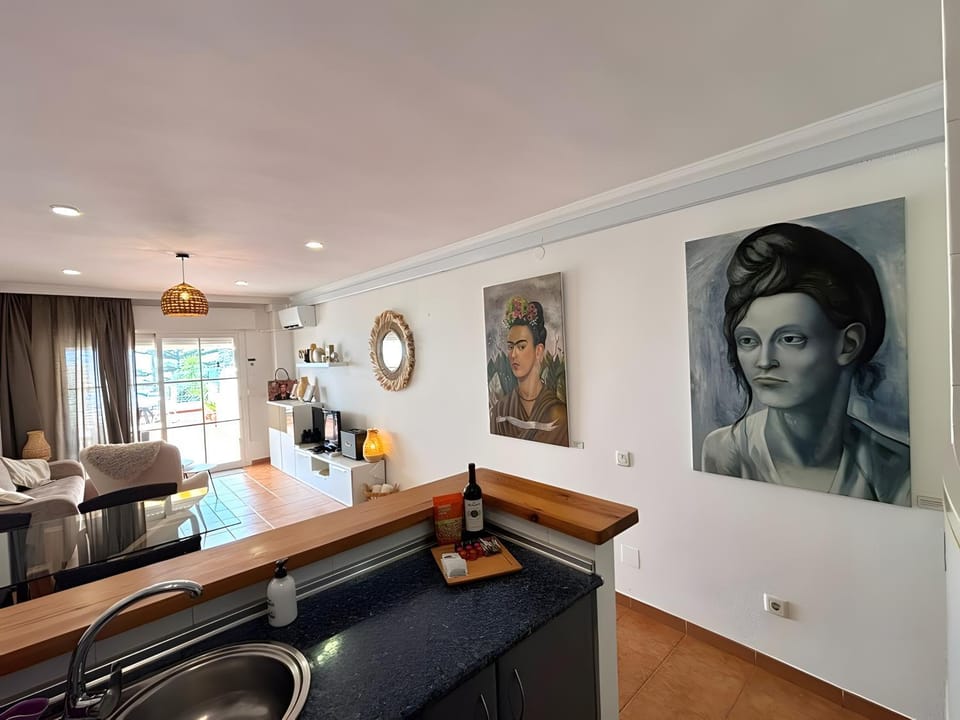 Kitchen or kitchenette, Living room