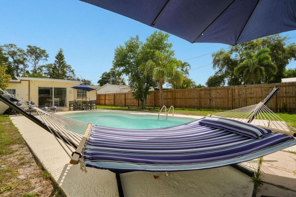 Day, Pool view, Swimming pool, sunbed