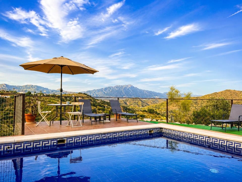 Property building, Day, Natural landscape, Mountain view, Pool view, Swimming pool