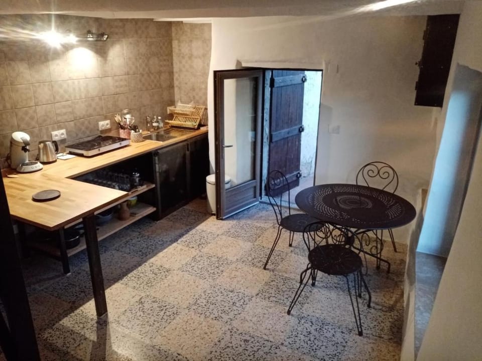 Jolie petite maison de village en Provence - fraîche et calme House in Provence-Alpes-Côte d'Azur
