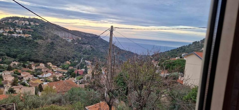 Mountain view, Sea view